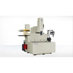 Makino EDNC 15 – Masina de electroeroziune cu electrod solid