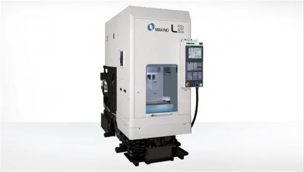 Centru de prelucrare vertical cu 3 axe - Makino L2 APC
