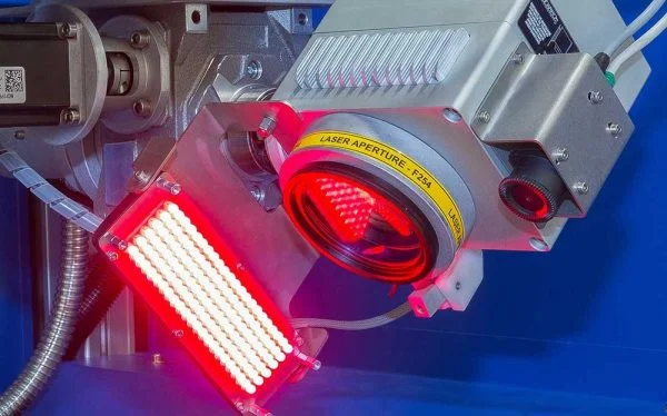 Cap laser rotativ