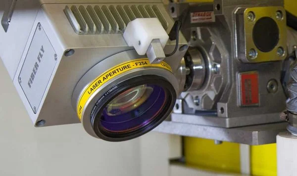 Cap laser rotativ
