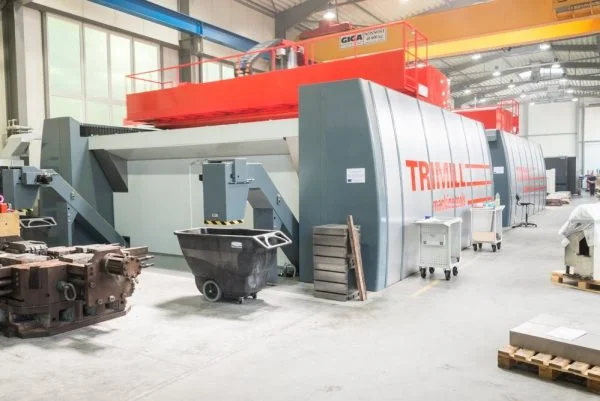 Centru de prelucrare vertical 5 axe - Trimill VM4545